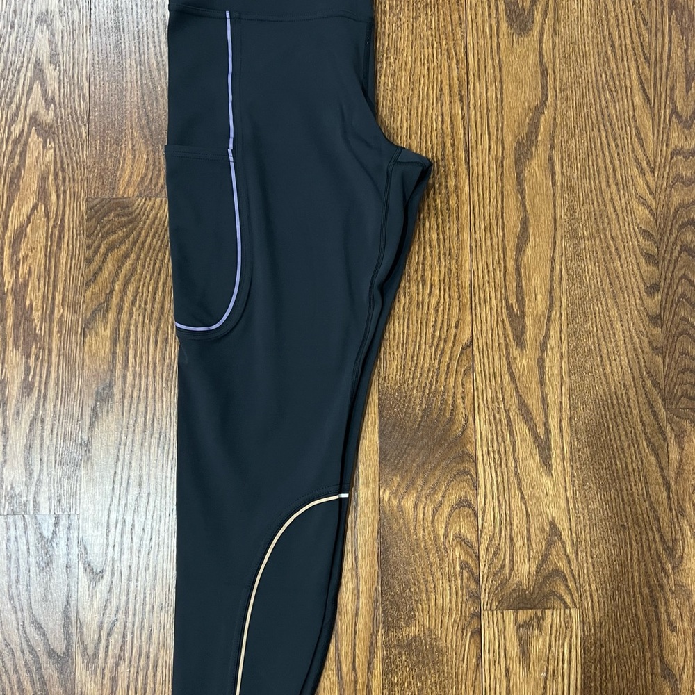 Black Leggings with iridescent reflective detail